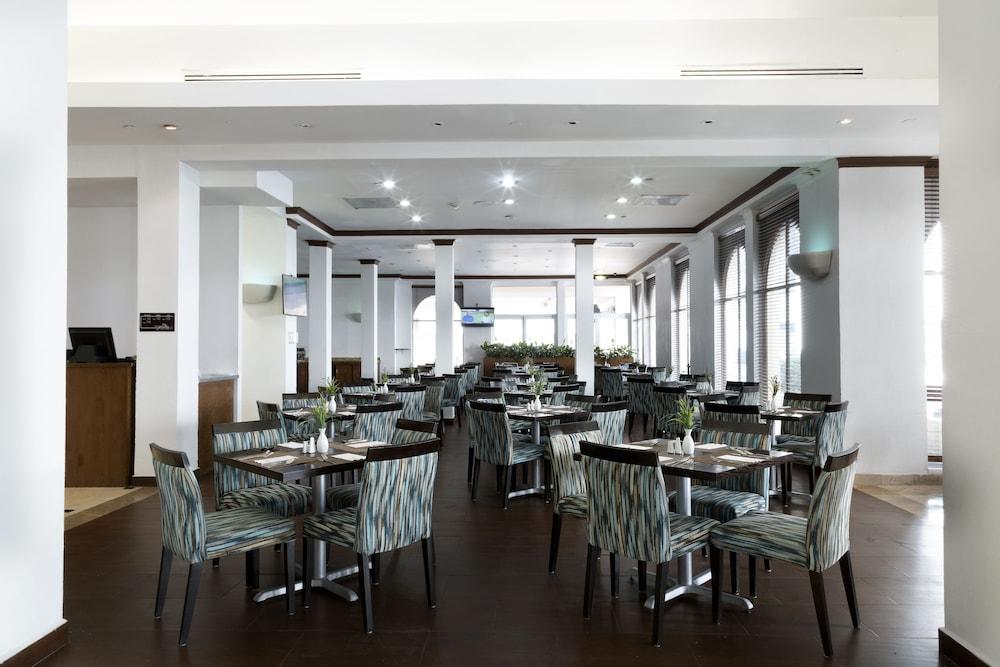 Krystal Urban Monterrey San Jeronimo Hotel Buitenkant foto